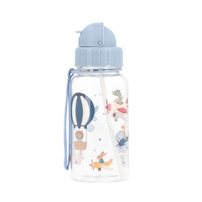 Garrafa de plástico transparente com tampa azul e desenhos infantis de animais e aviões