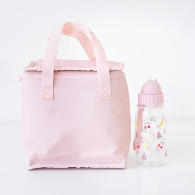 Bolsa térmica rosa com garrafa de plástico decorada