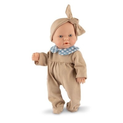 Boneca bebé com roupa bege e faixa de cabeça