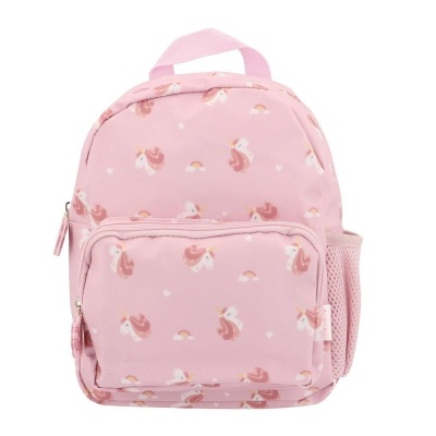 Mochila infantil rosa com padrão de unicórnios e pequenos arcos-íris