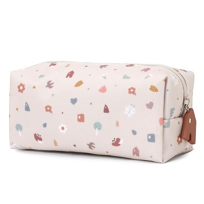 Estojo retangular creme com padrão colorido e zíper castanho