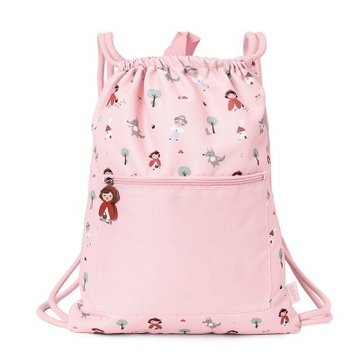 Mochila saco rosa com padrão infantil, bolso frontal e pendente ursinho