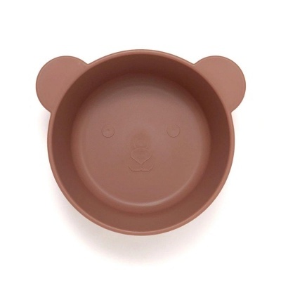 Tigela de silicone castanha em forma de urso com detalhes em relevo