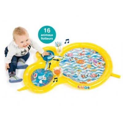 Tapete inflável amarelo para atividades de bebé com animais flutuantes