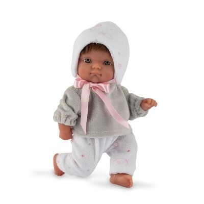 Boneca bebé com roupa cinzenta e branca com padrões cor-de-rosa