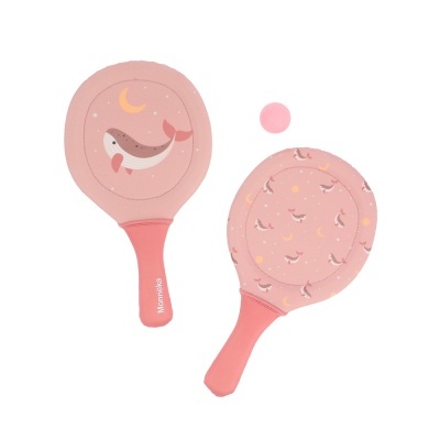 Raquetes de praia cor-de-rosa com desenhos de baleias e bola cor-de-rosa