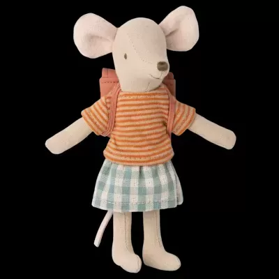 Boneca de rato de tecido com roupa e mochila