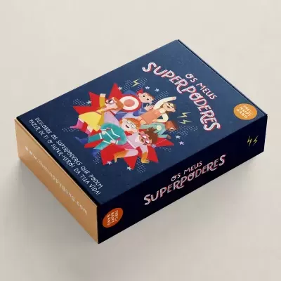 Caixa de jogo ou produto infantil com tema de super-heróis e texto 'OS MEUS SUPERPODERES'