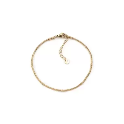 Pulseira fina dourada com fecho de lagosta e extensor.