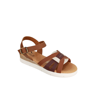 Sandália feminina tricolor de pele com sola branca e fivela dourada