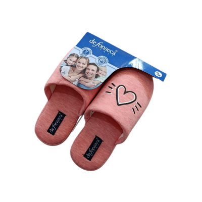 Chinelos cor-de-rosa com coração e embalagem azul de fonseca ITALY