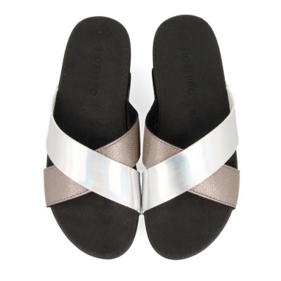 Chinelos femininos com tiras cruzadas prateada e castanha metálica