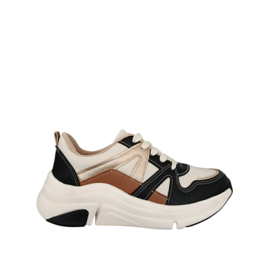 Sapatilha desportiva colorida com sola branca grossa