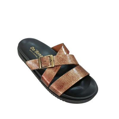 Sandália castanha DaBene em fundo branco