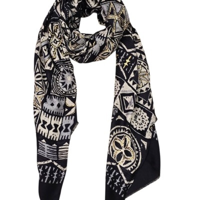 Cachecol comprido com padrão tribal em preto, branco, bege e detalhes amarelos