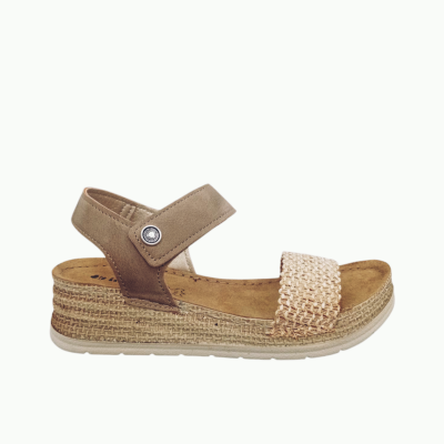 Sandália feminina castanha e bege com sola de cunha e fecho de velcro