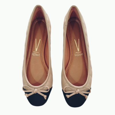Sapatilhas femininas bege com biqueira preta e laço, interior castanho, marca Vizzano