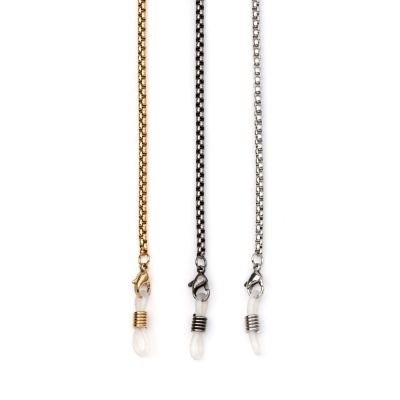 Cordas metálicas para óculos em dourado, preto e prateado com terminais de silicone