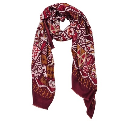 Lenço ou cachecol étnico em tons vinho, vermelho, branco e castanho