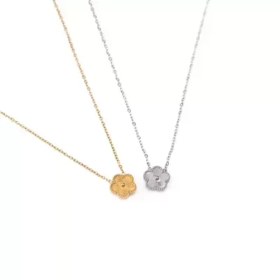 Colares florais dourado e prateado com corrente fina