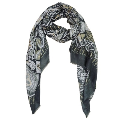 Lenço geométrico cinza, preto, branco e bege com textura leve