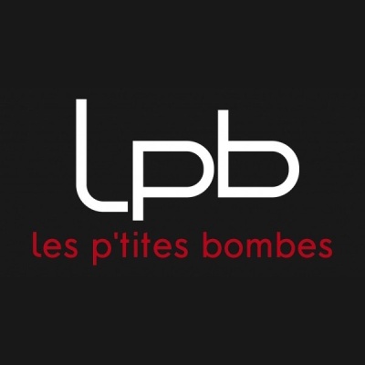 Logótipo lpb em branco com texto les p'tites bombes em vermelho sobre fundo preto