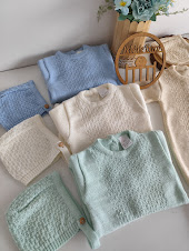 Conjuntos de roupa de bebé em malha azul, creme e verde menta com gorros e babetes