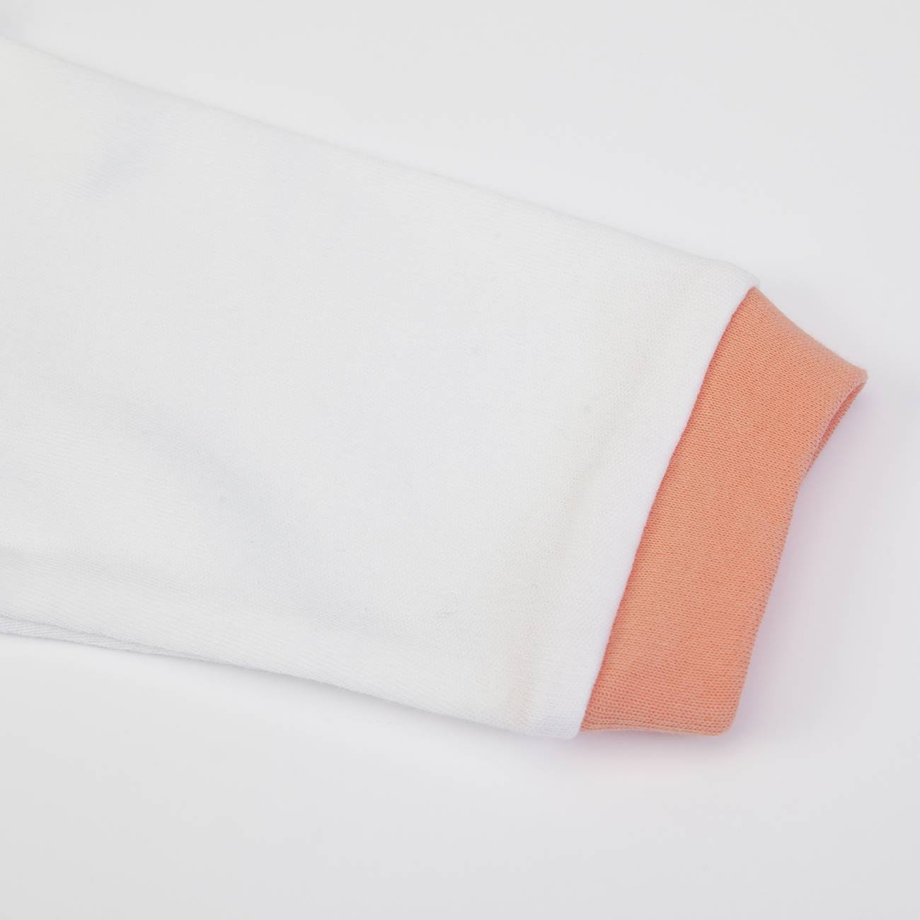 Manga branca com punho elástico cor de salmão