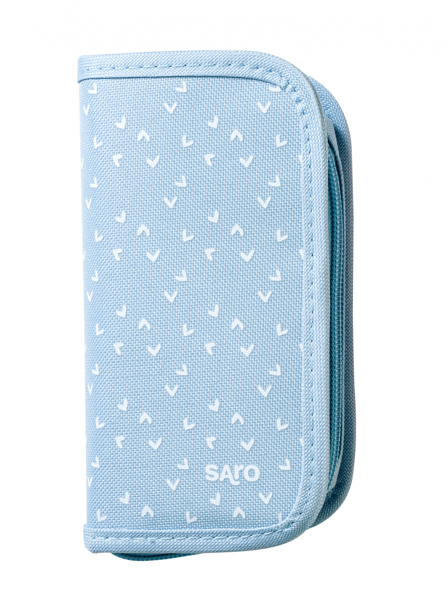 Estojo azul claro com padrão de corações brancos e logotipo SAPO