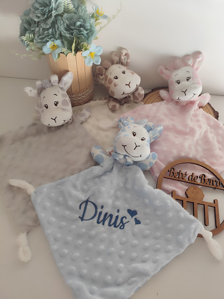 Mantinhas de bebé macias com cabeça de animal coloridas e com nome bordado