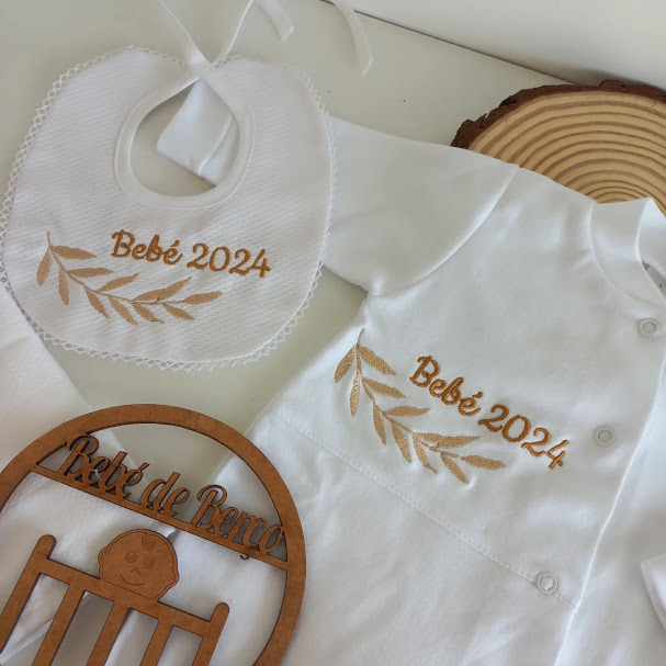 Conjunto bebé branco com bordado 