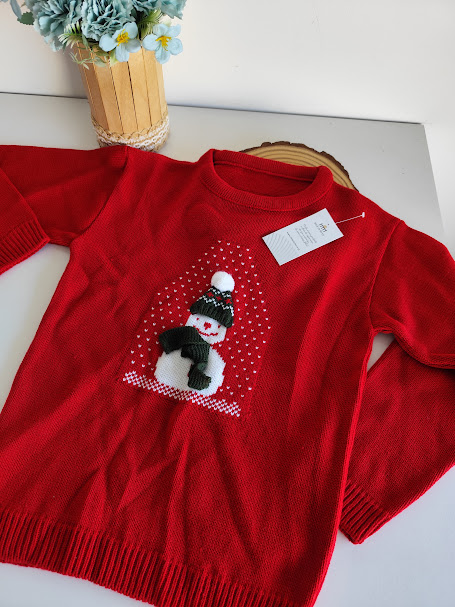 Camisola vermelha com boneco de neve estampado e etiqueta pendurada