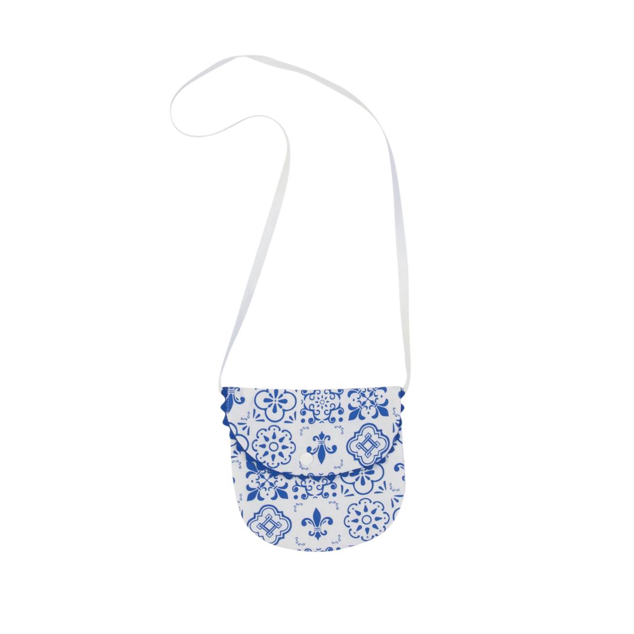 Bolsa pequena com padrão azul e branco e alça longa branca.