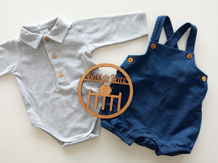 Conjunto de body cinzento e jardineira azul para bebé