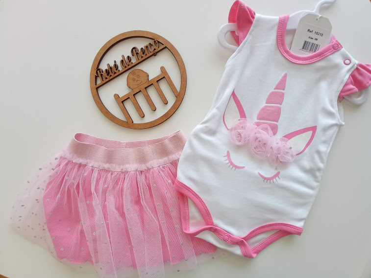 Conjunto de roupa de bebé branco e rosa com unicórnio e saia de tule cor-de-rosa