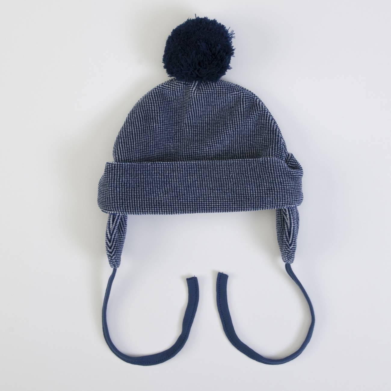 Touca azul para bebé com pompom e fitas para amarrar