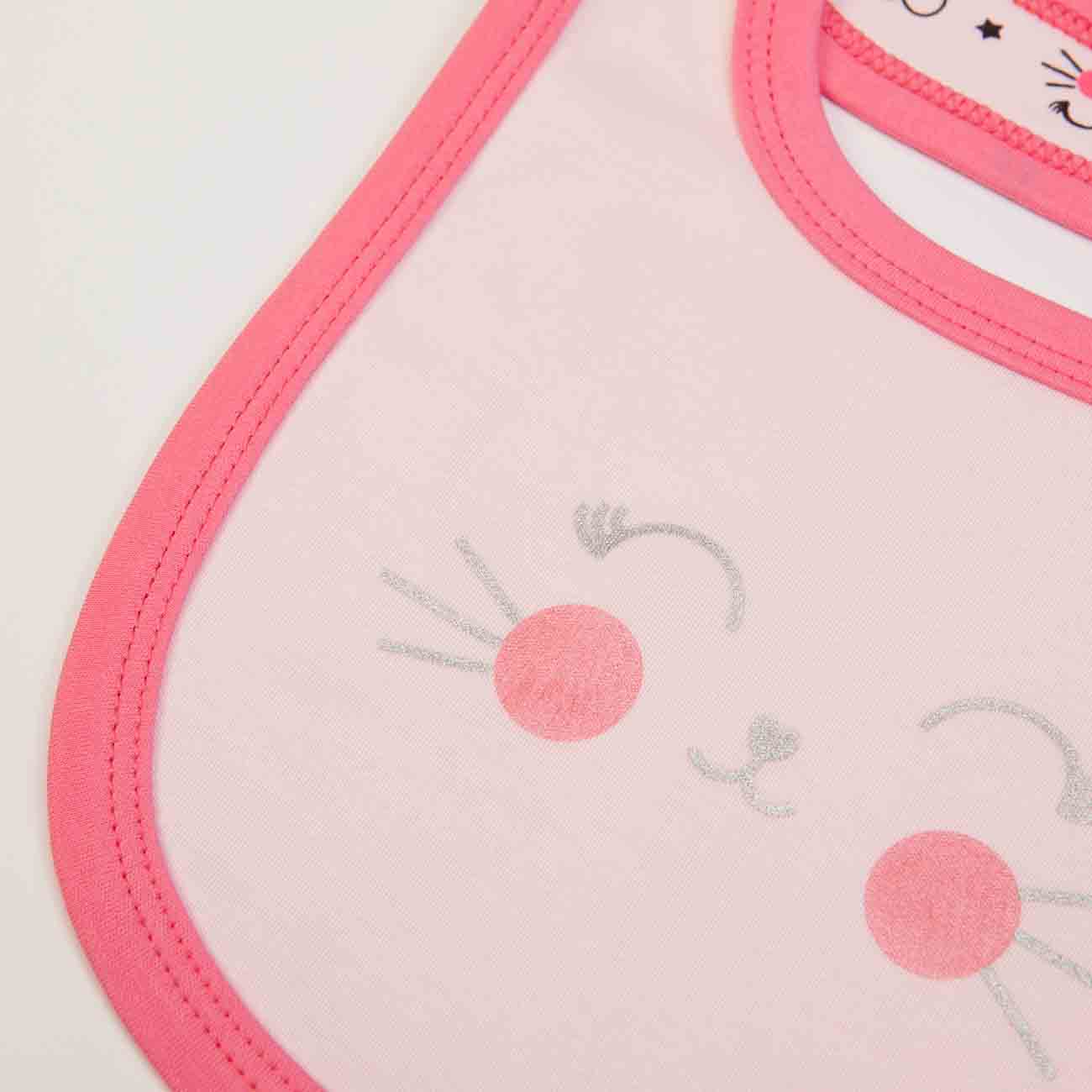Babete branco com acabamento rosa e desenho de rosto de gato