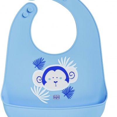 Babete de silicone azul claro com desenho de macaco e folhas