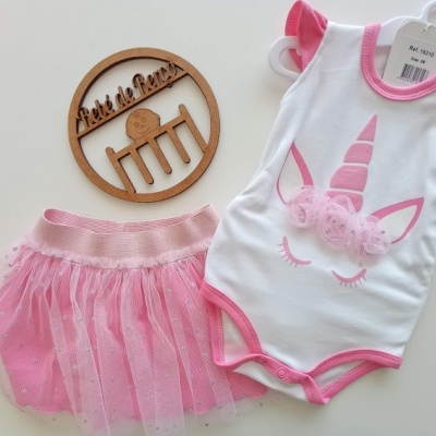Conjunto de roupa de bebé branco e rosa com unicórnio e saia de tule cor-de-rosa
