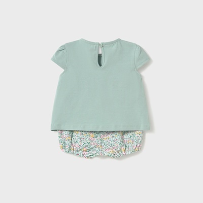 Conjunto de roupa de bebé verde água com calções florais