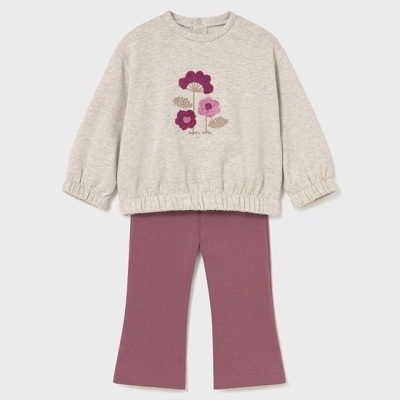 Conjunto infantil com camisola cinzento claro e flores bordadas e calças rosa antigo