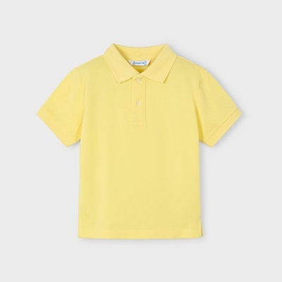 Polo amarelo de criança com gola e botões frontais.