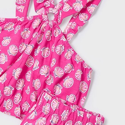 Conjunto rosa com padrão de conchas para criança