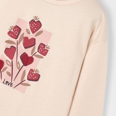 Camisola infantil bege claro com flores vermelhas e palavra Love
