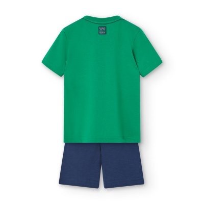 Conjunto infantil com t-shirt verde e calções azuis escuros