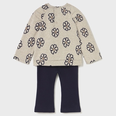 Conjunto infantil camisola bege com flores e calças azul-marinho