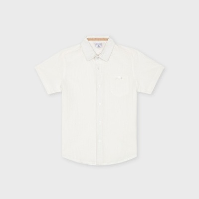 Camisa de manga curta branca com padrão listrado subtil