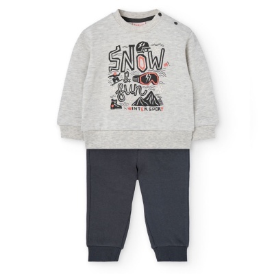 Conjunto infantil cinza com estampado e calças azul escuro