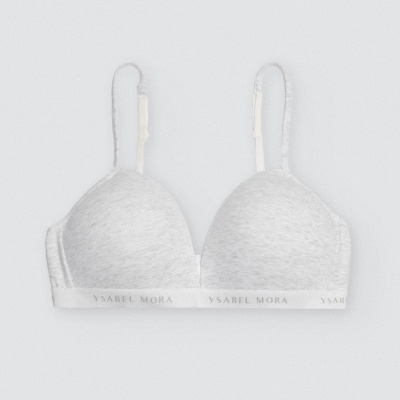 Soutien cinzento claro com alças e fita branca com texto Ysabel Mora