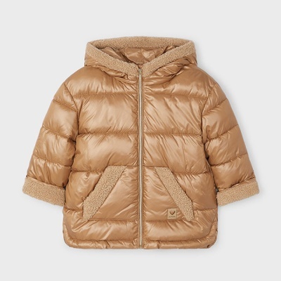 Casaco infantil acolchoado castanho claro com capuz e bolso duplo